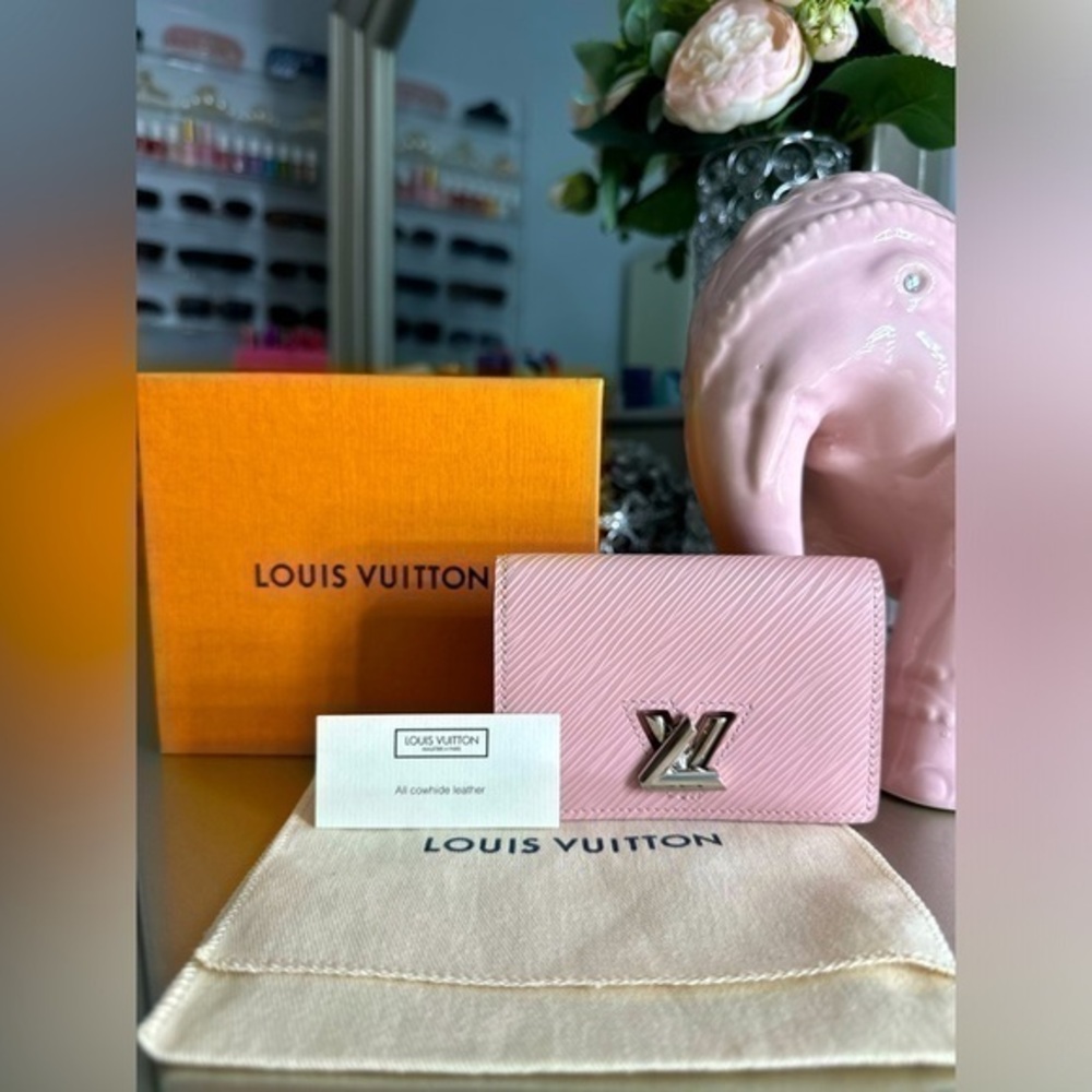 Louis Vuitton Pink Epi Twist Lock Compact Wallet - Picture 1 of 11